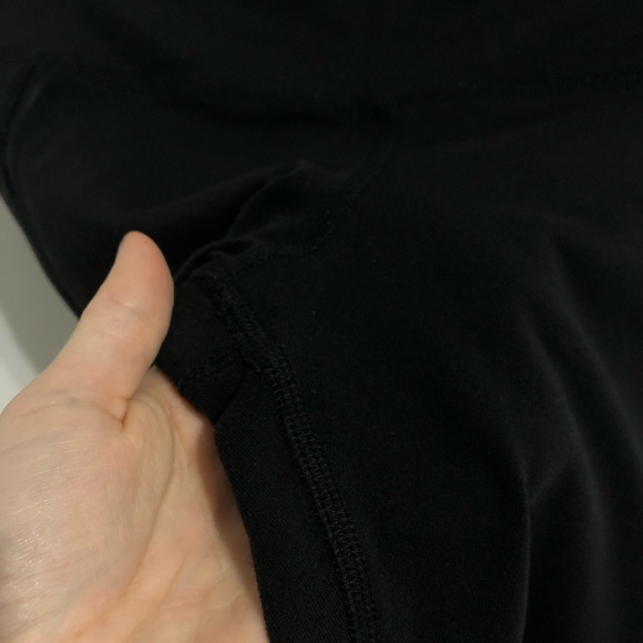 Black Alo leggings w Contouring lines - Picture 10 of 13